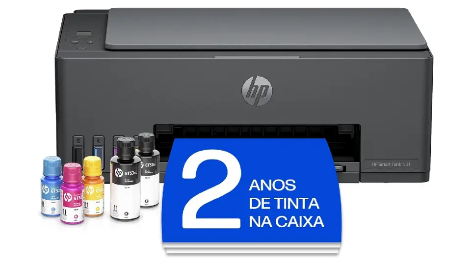 Imagem Frontal da Impressora HP Smart Tank 581 com os cartuchos de tinta e 2 anos de garantia
